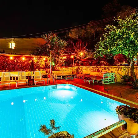 Проживание в семье Tuthaliya *